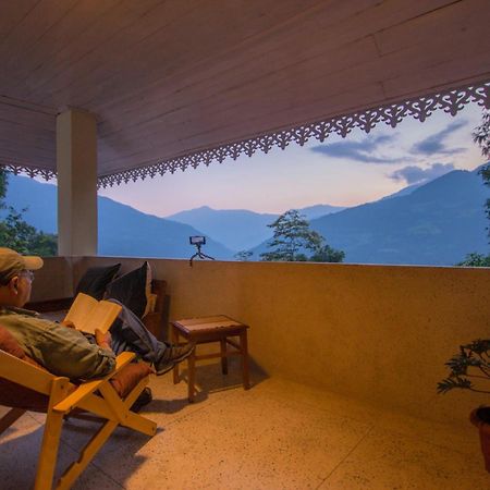 La Ipsing Farm By Stayvista - 3 Bhk Villa With Balcony, Mountain View, Indoor Games, And Pet Friendly Samdong Exterior photo