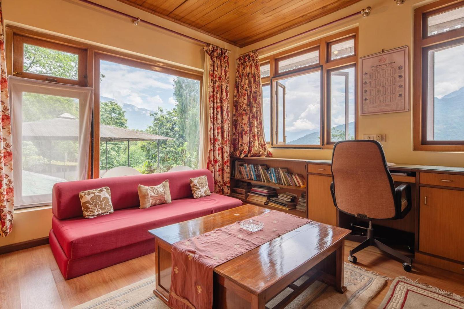 La Ipsing Farm By Stayvista - 3 Bhk Villa With Balcony, Mountain View, Indoor Games, And Pet Friendly Samdong Exterior photo