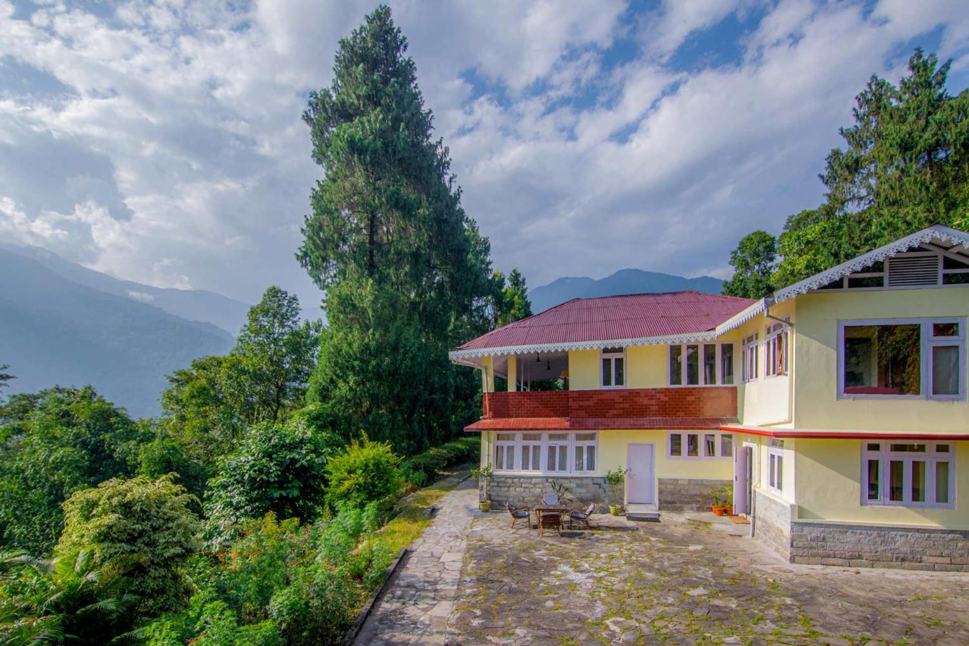 La Ipsing Farm By Stayvista - 3 Bhk Villa With Balcony, Mountain View, Indoor Games, And Pet Friendly Samdong Exterior photo