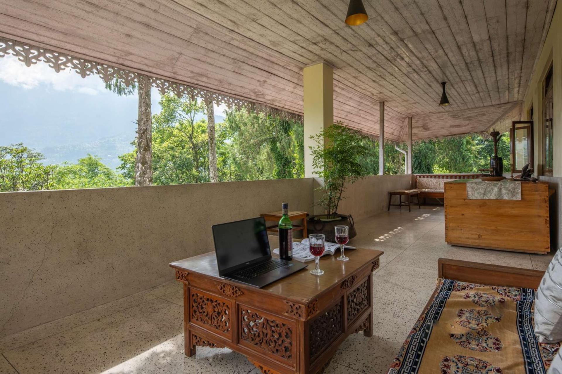 La Ipsing Farm By Stayvista - 3 Bhk Villa With Balcony, Mountain View, Indoor Games, And Pet Friendly Samdong Exterior photo