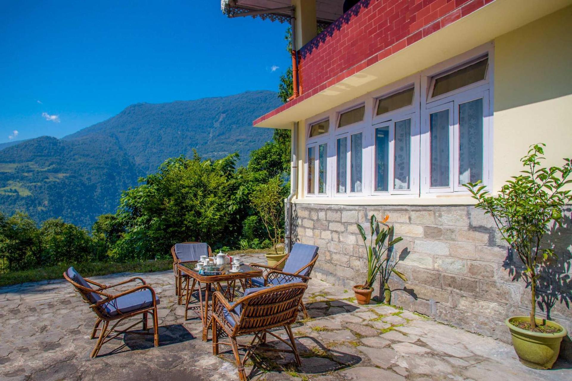La Ipsing Farm By Stayvista - 3 Bhk Villa With Balcony, Mountain View, Indoor Games, And Pet Friendly Samdong Exterior photo